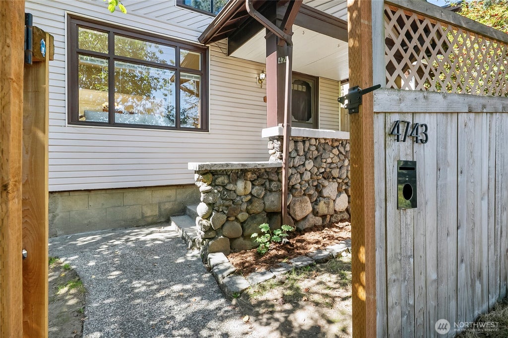 Photo of 4743 5th Avenue NE, Seattle, WA 98105 (MLS # 2588957)