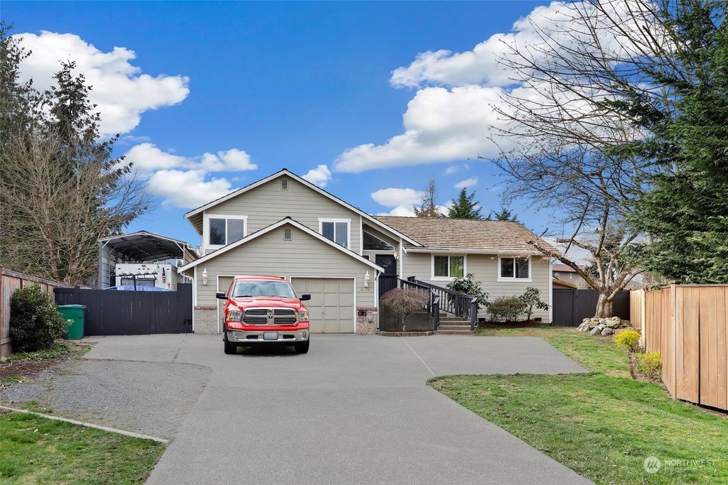 Photo of 6914 67th Place NE, Marysville, WA 98270 (MLS # 2049650)