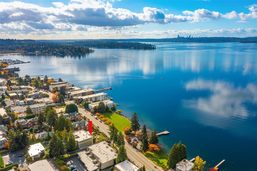 Photo of 6620 Lake Washington Boulevard NE #103, Kirkland, WA 98033 (MLS # 2595729)