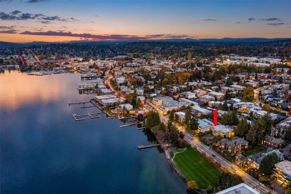 Photo of 6620 Lake Washington Boulevard NE #103, Kirkland, WA 98033 (MLS # 2595729)