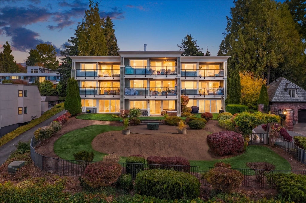 Photo of 6620 Lake Washington Boulevard NE #103, Kirkland, WA 98033 (MLS # 2595729)