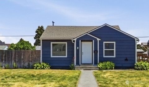 Photo of 236 F Street SW, Ephrata, WA 98823 (MLS # 2557009)