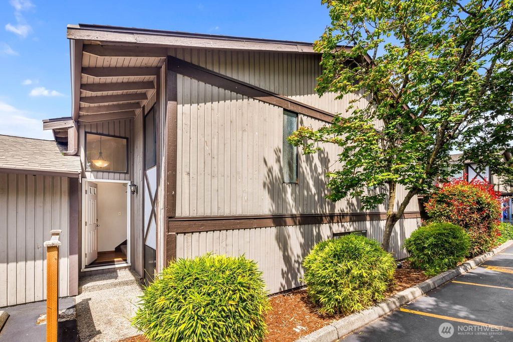 Photo of 317 SW 112th Street Ct #C314, Seattle, WA 98146 (MLS # 2398820)