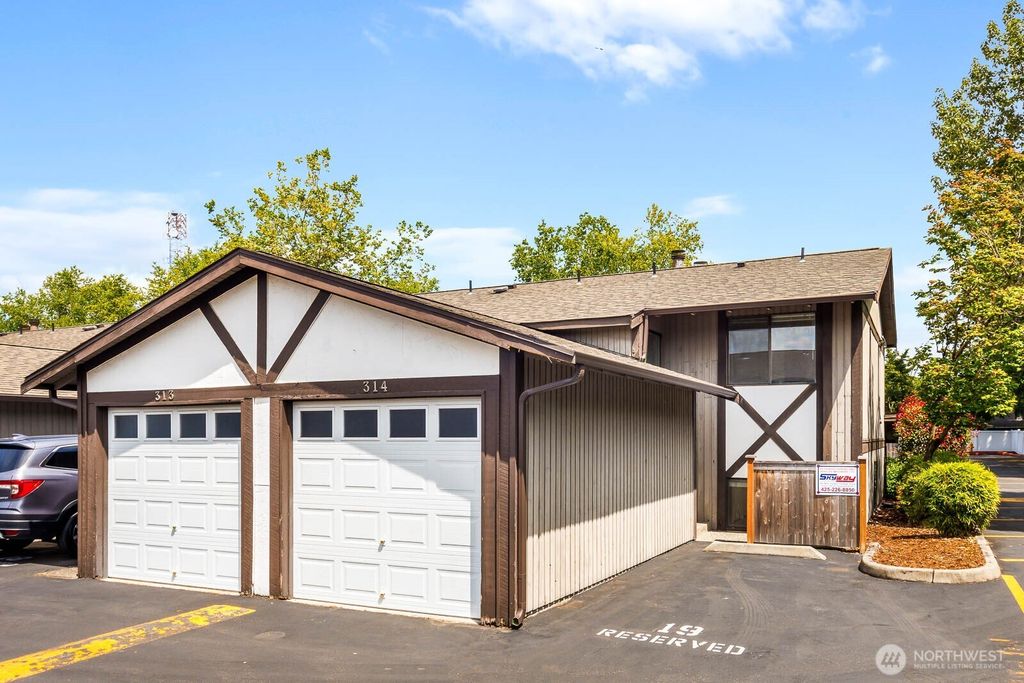 Photo of 317 SW 112th Street Ct #C314, Seattle, WA 98146 (MLS # 2398820)