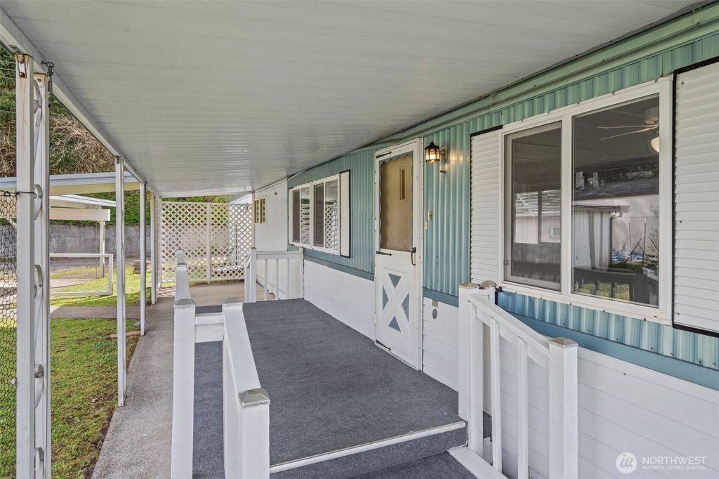 Photo of 930 Trosper Road SW #33, Tumwater, WA 98512 (MLS # 2511955)