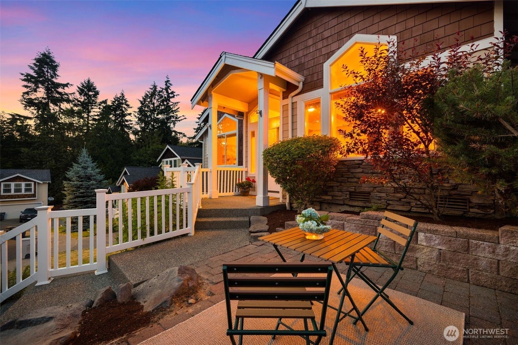 Photo of 1756 Monroe Avenue NE, Renton, WA 98056 (MLS # 2544258)