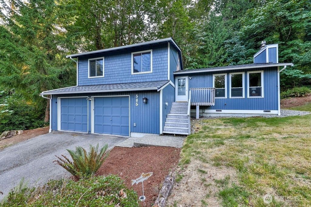 Photo of 585 Mount Cedar Drive SW, Issaquah, WA 98027 (MLS # 2429342)
