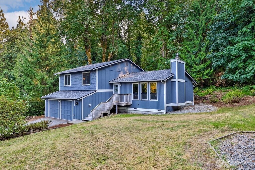 Photo of 585 Mount Cedar Drive SW, Issaquah, WA 98027 (MLS # 2429342)