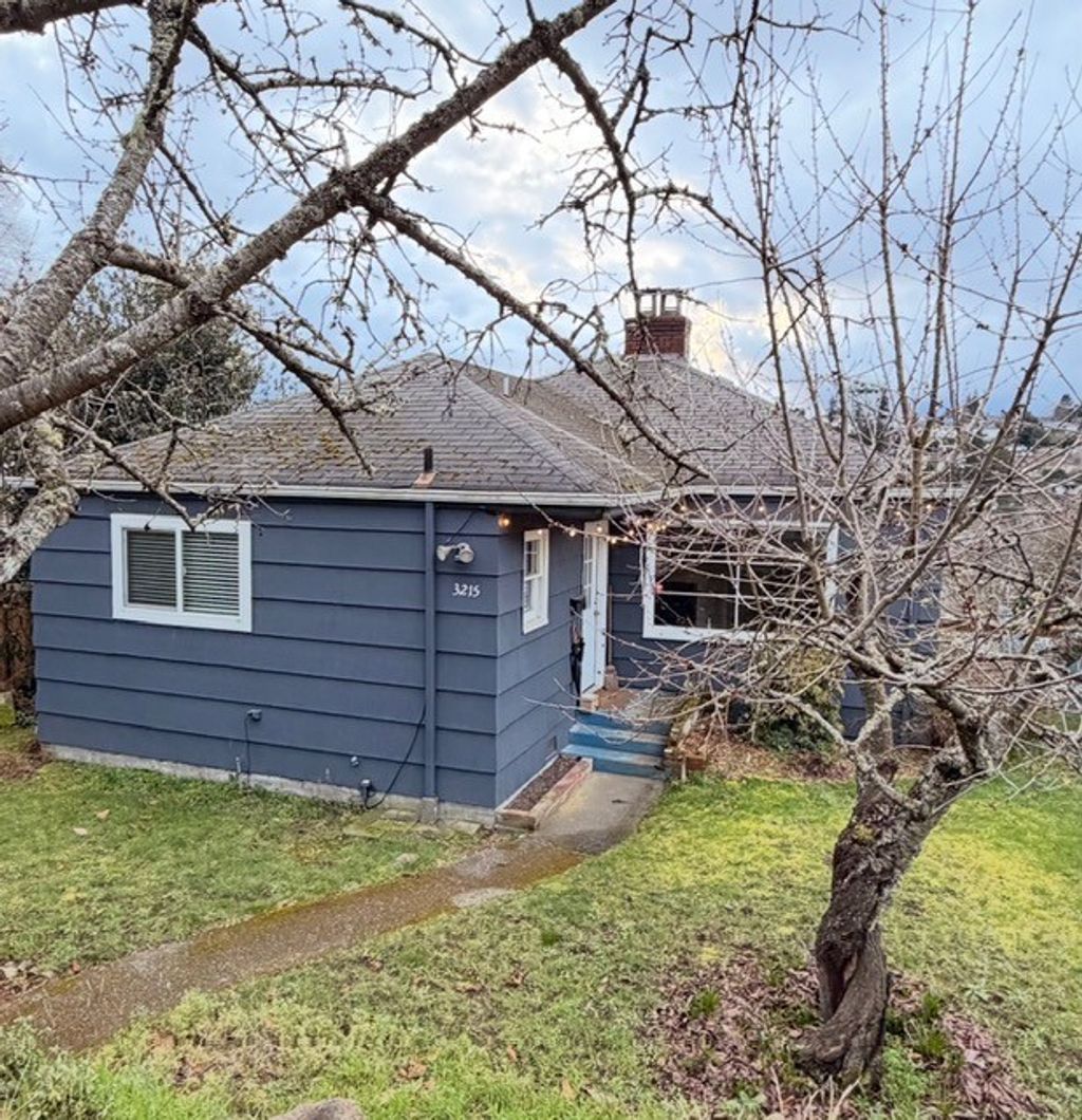 Photo of 3215 31st Avenue W, Seattle, WA 98199 (MLS # 2484329)