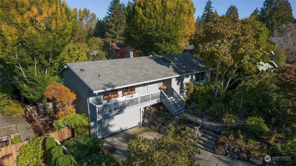 Photo of 10270 NE 121st Street, Kirkland, WA 98034 (MLS # 2014159)