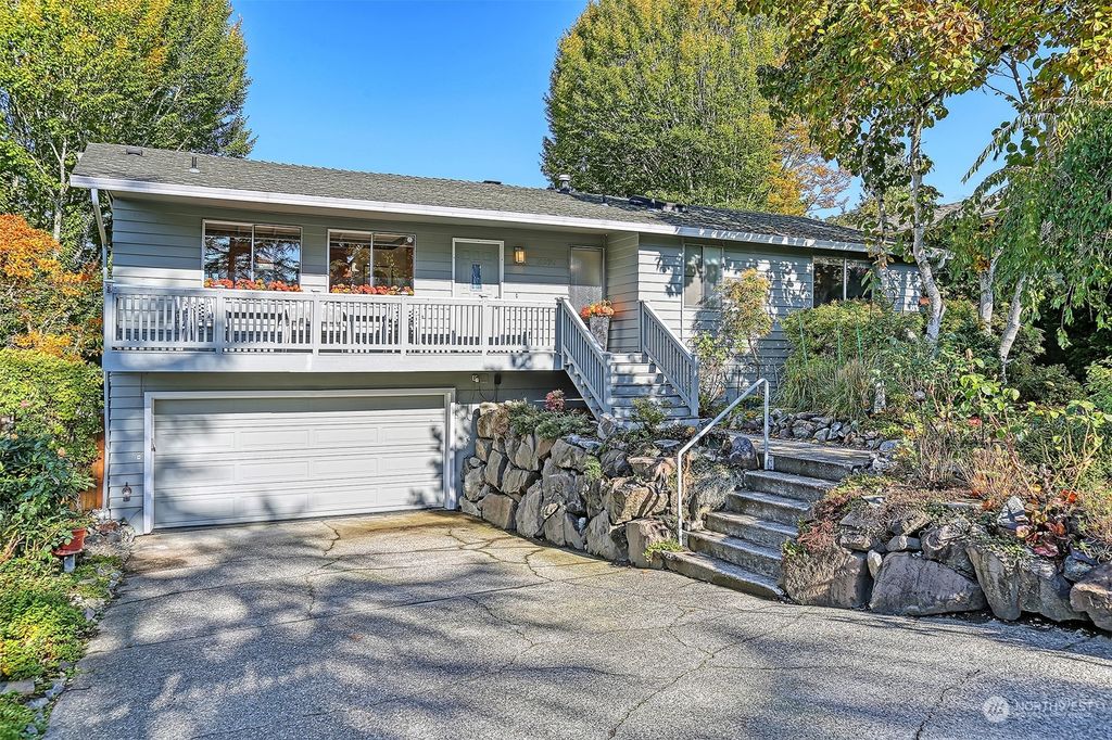 Photo of 10270 NE 121st Street, Kirkland, WA 98034 (MLS # 2014159)