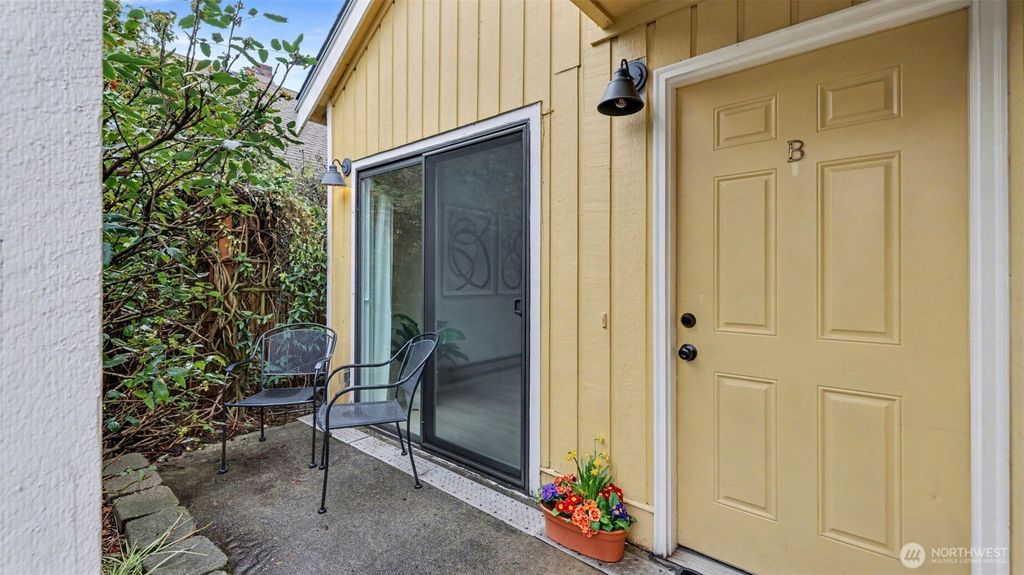 Photo of 421 Wells Avenue S, Renton, WA 98057 (MLS # 2494406)