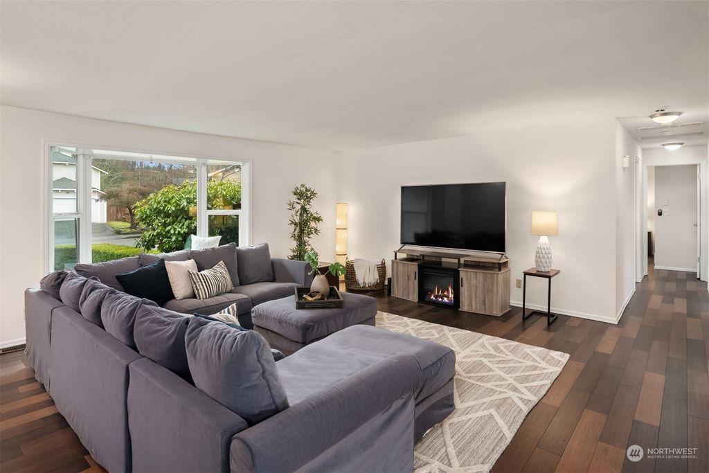 Photo of 22327 19th Avenue SE, Bothell, WA 98021 (MLS # 2040924)