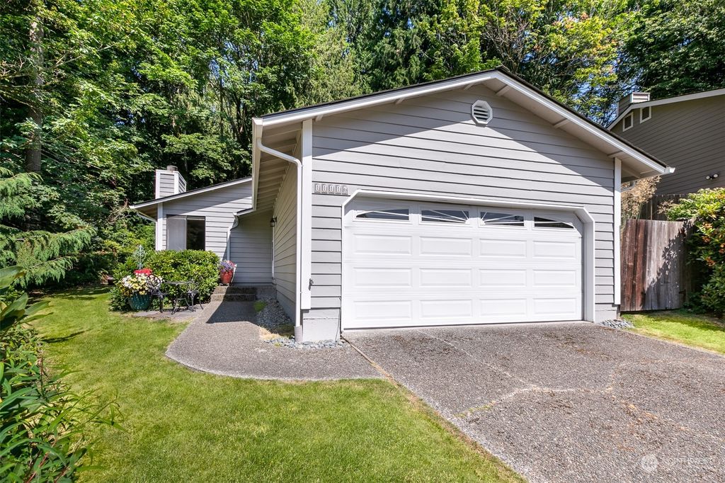 Photo of 11116 NE 111th Place, Kirkland, WA 98033 (MLS # 2149305)