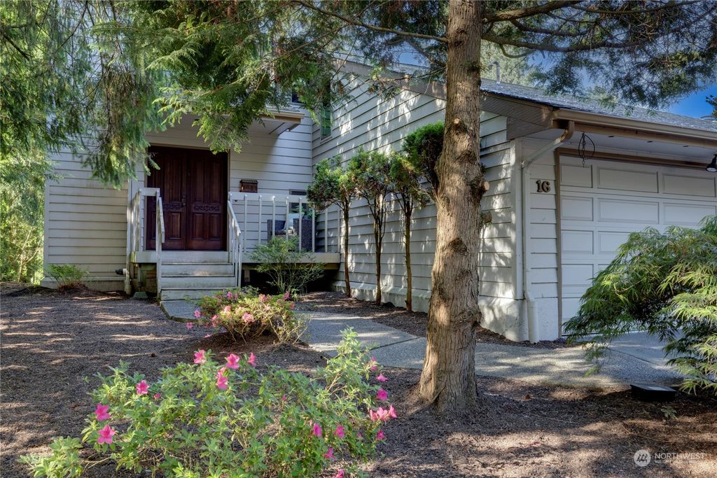 Photo of 16 143rd Avenue SE, Bellevue, WA 98007 (MLS # 2076114)