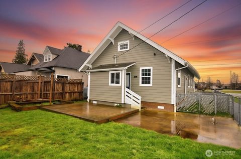 Photo of 401 Emerson Avenue, Hoquiam, WA 98550 (MLS # 2472420)