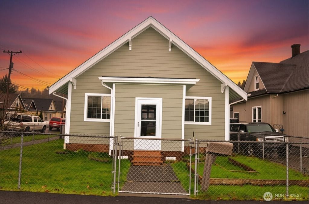 Photo of 401 Emerson Avenue, Hoquiam, WA 98550 (MLS # 2472420)