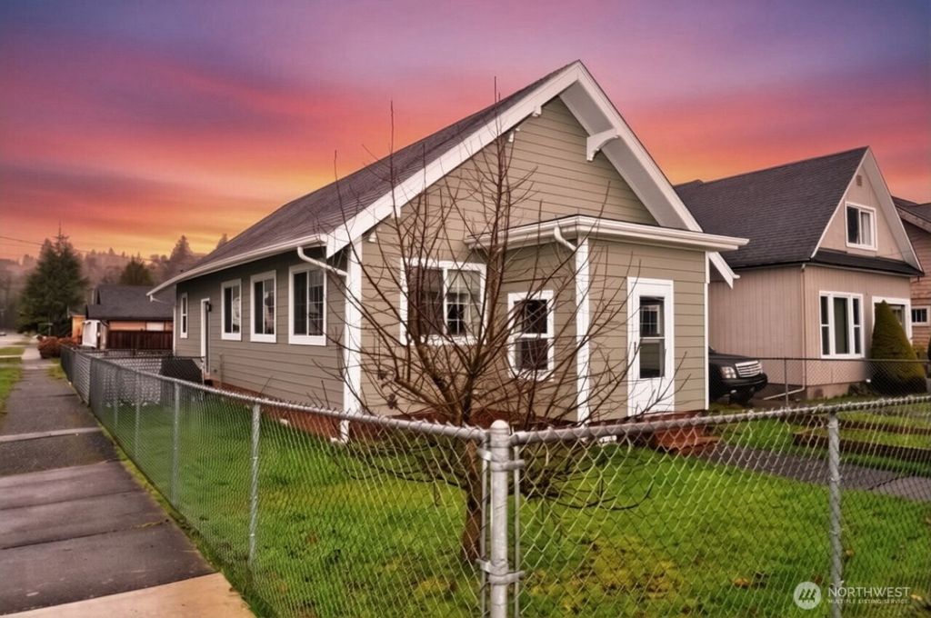 Photo of 401 Emerson Avenue, Hoquiam, WA 98550 (MLS # 2472420)