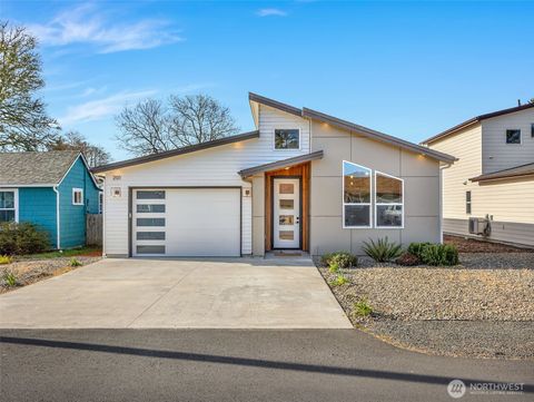 Photo of 201 24th Street NE, Long Beach, WA 98631 (MLS # 2497640)