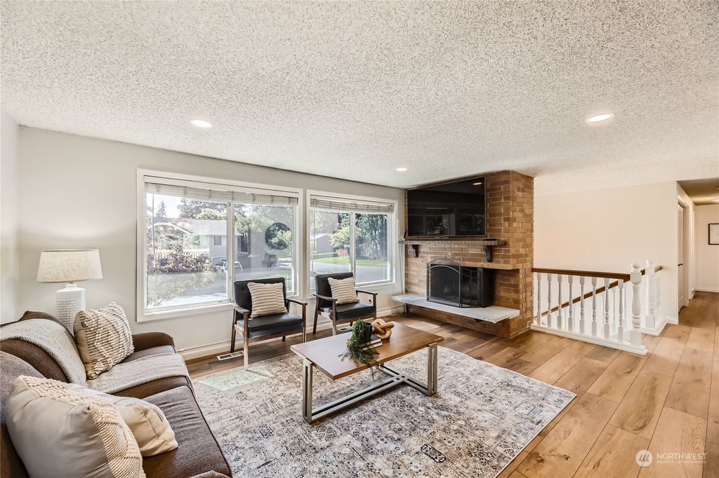 Photo of 11642 NE 155th Street, Kirkland, WA 98034 (MLS # 2297662)
