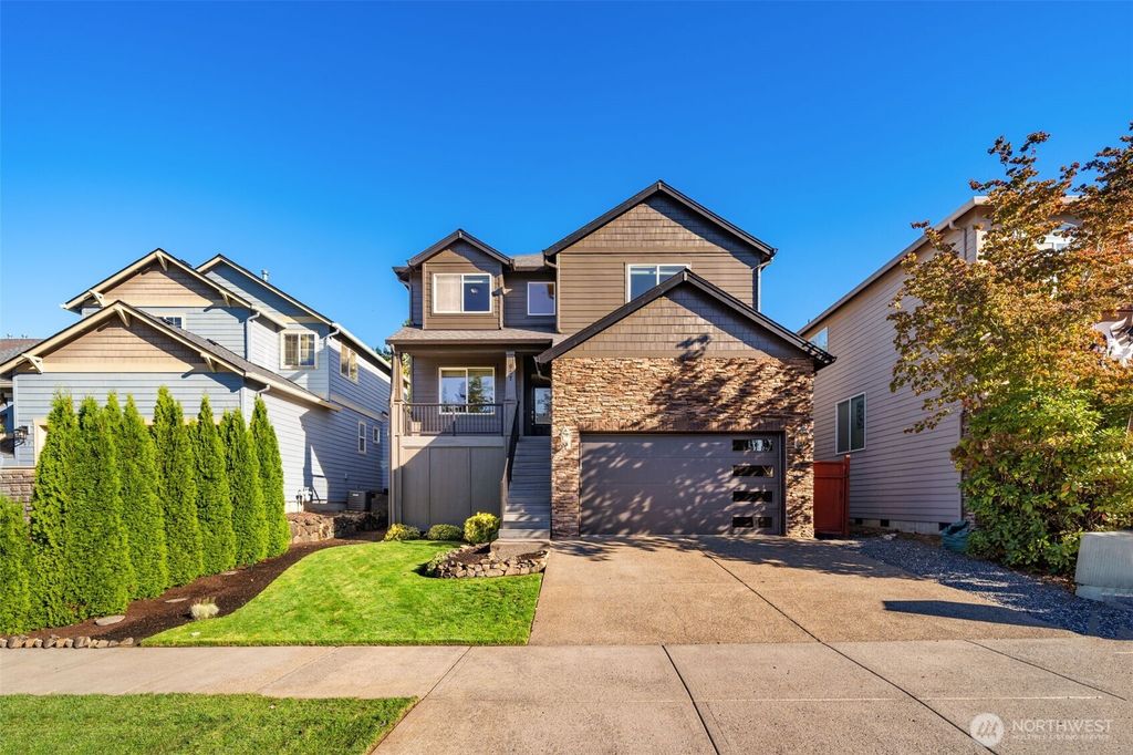 Photo of 927 W Lookout Ridge Drive, Washougal, WA 98671 (MLS # 2442390)