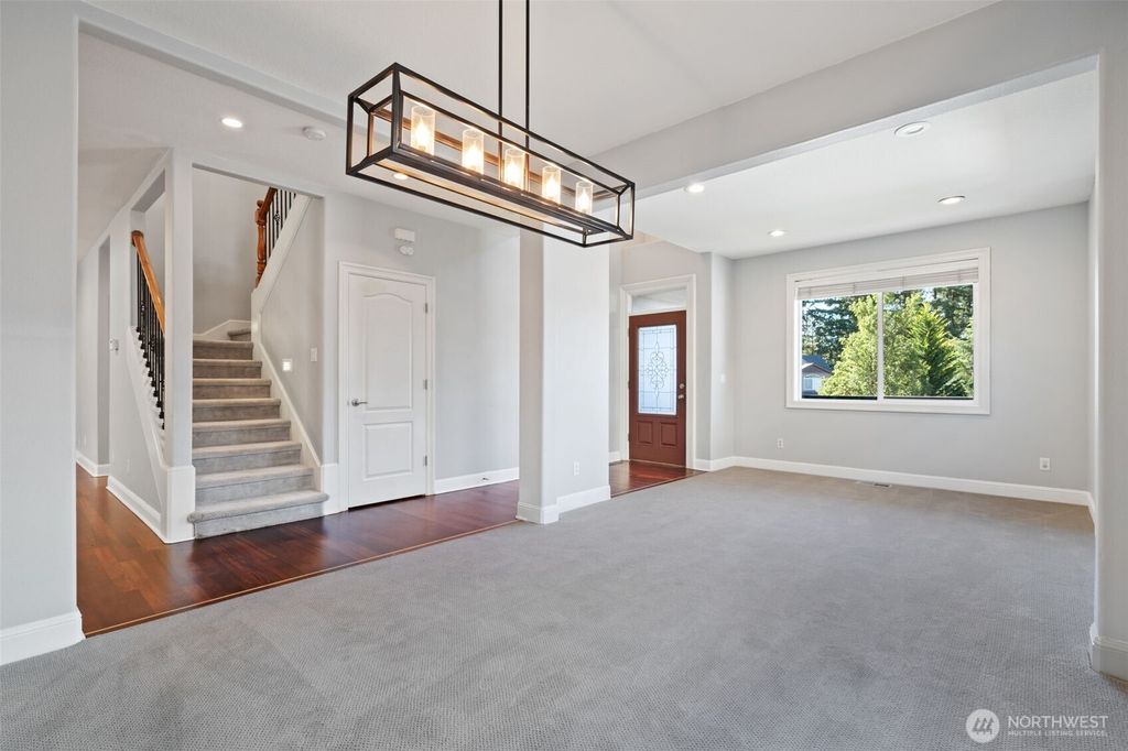 Photo of 927 W Lookout Ridge Drive, Washougal, WA 98671 (MLS # 2442390)