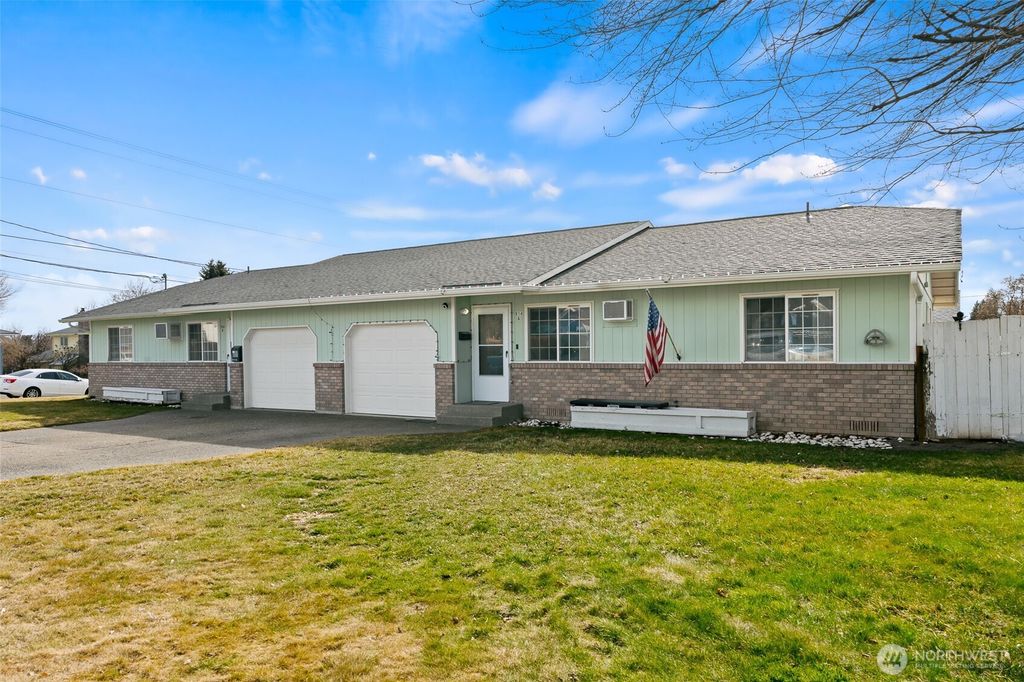 Photo of 914 E Capitol Avenue #A &amp; B, Ellensburg, WA 98926 (MLS # 2484641)