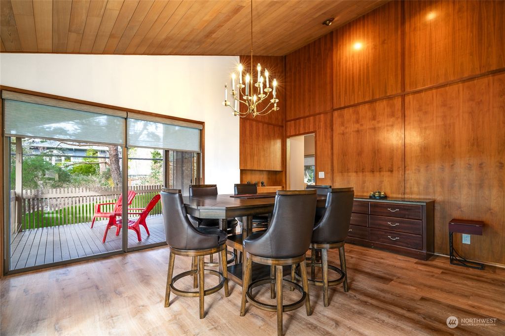 Photo of 4204 85th Avenue SE, Mercer Island, WA 98040 (MLS # 2211127)