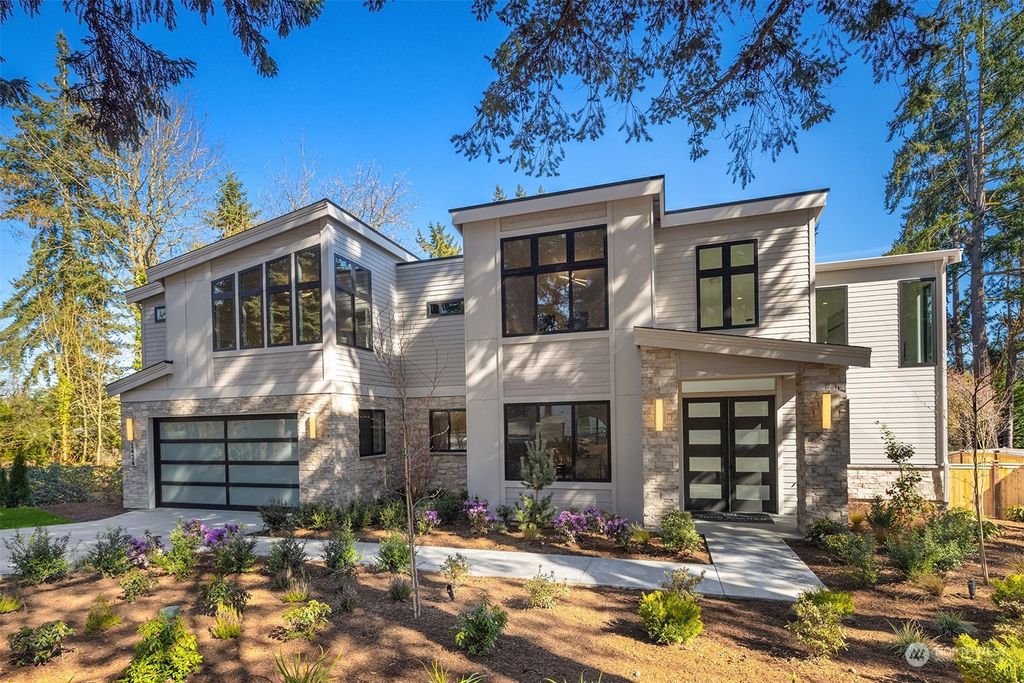 Photo of 2426 80th Avenue NE, Medina, WA 98039 (MLS # 2212645)