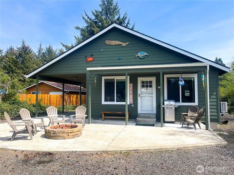 312 Mast Avenue NW Ocean Shores WA 98569