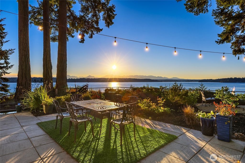 Photo of 12145 Arrow Point Loop NE, Bainbridge Island, WA 98110 (MLS # 2497709)