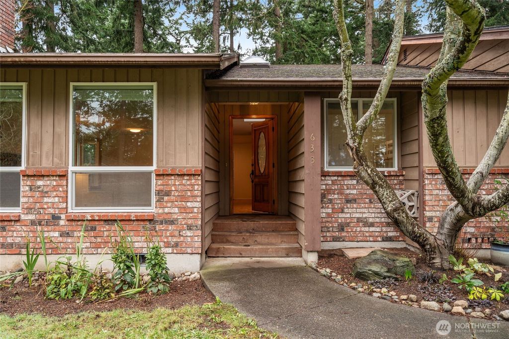 Photo of 633 NW Cathlamet Drive, Oak Harbor, WA 98277 (MLS # 2468506)