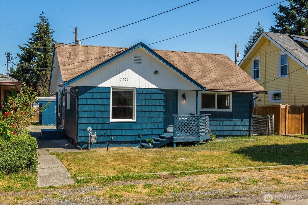 Photo of 2205 Columbia Ave AVE, Everett, WA 98203 (MLS # 2586660)