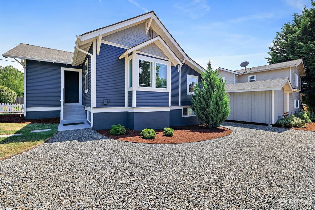 Photo of 1033 SW 150th Street, Burien, WA 98166 (MLS # 2144560)
