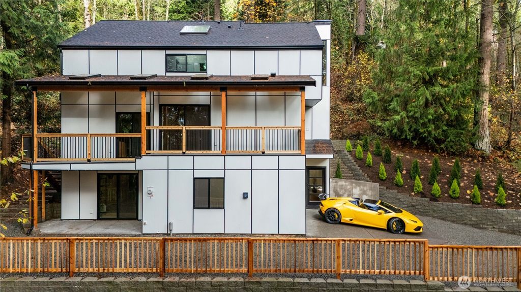 Photo of 24926 SE Mirrormont Boulevard, Issaquah, WA 98027 (MLS # 2456189)