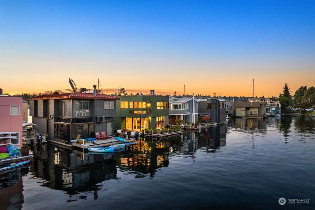 Photo of 10 E Roanoke Street #18, Seattle, WA 98102 (MLS # 2188033)