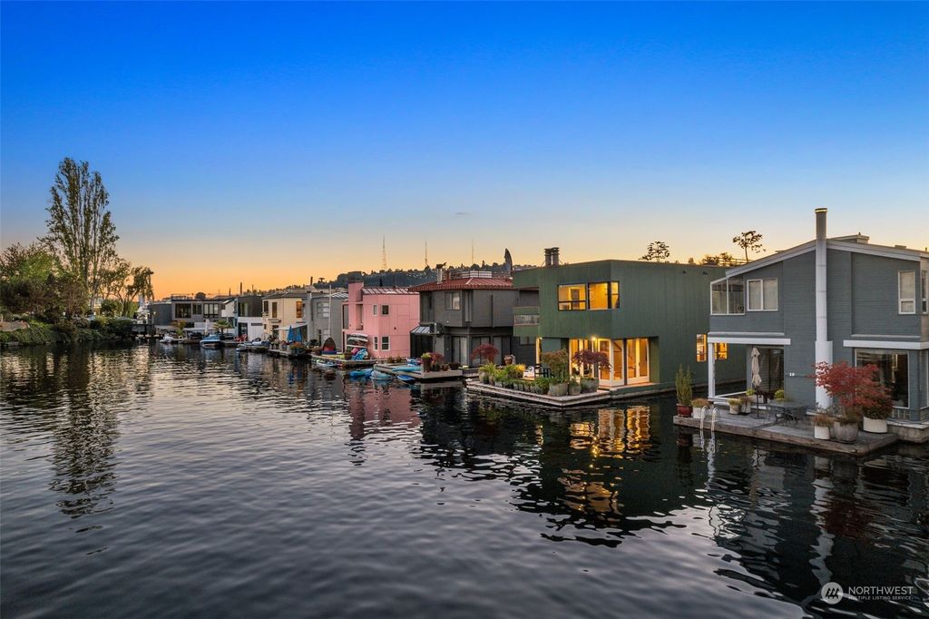 Photo of 10 E Roanoke Street #18, Seattle, WA 98102 (MLS # 2188033)