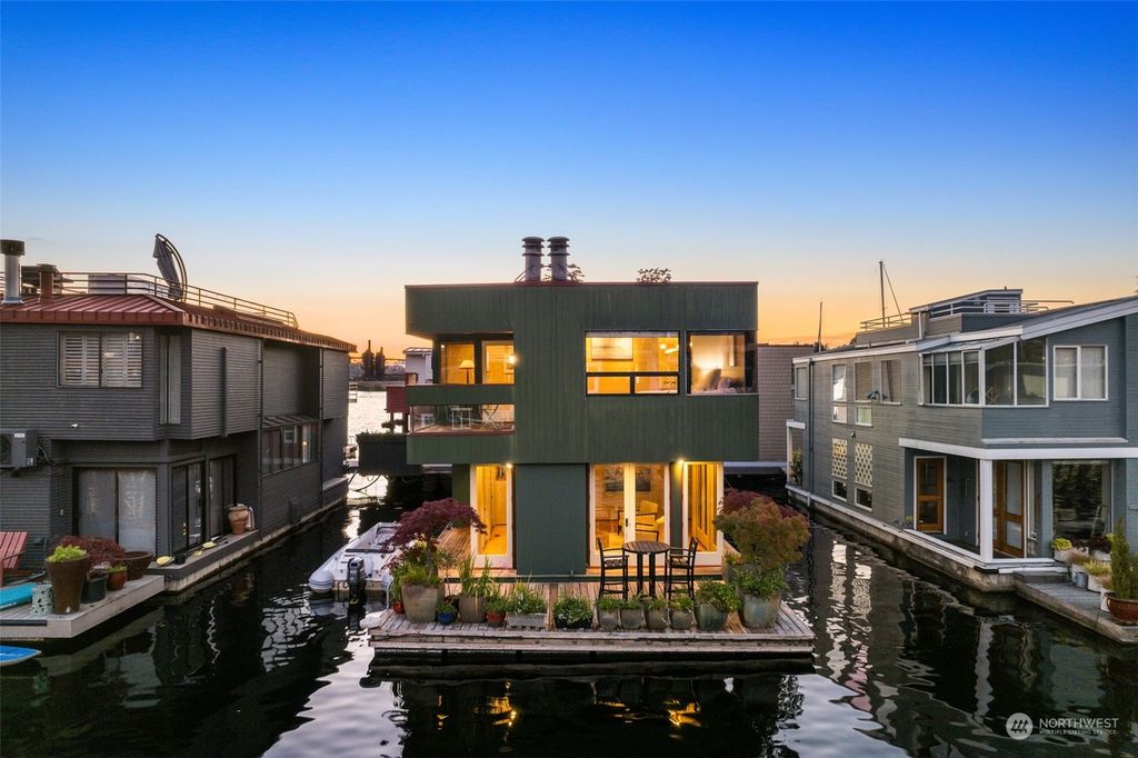 Photo of 10 E Roanoke Street #18, Seattle, WA 98102 (MLS # 2188033)