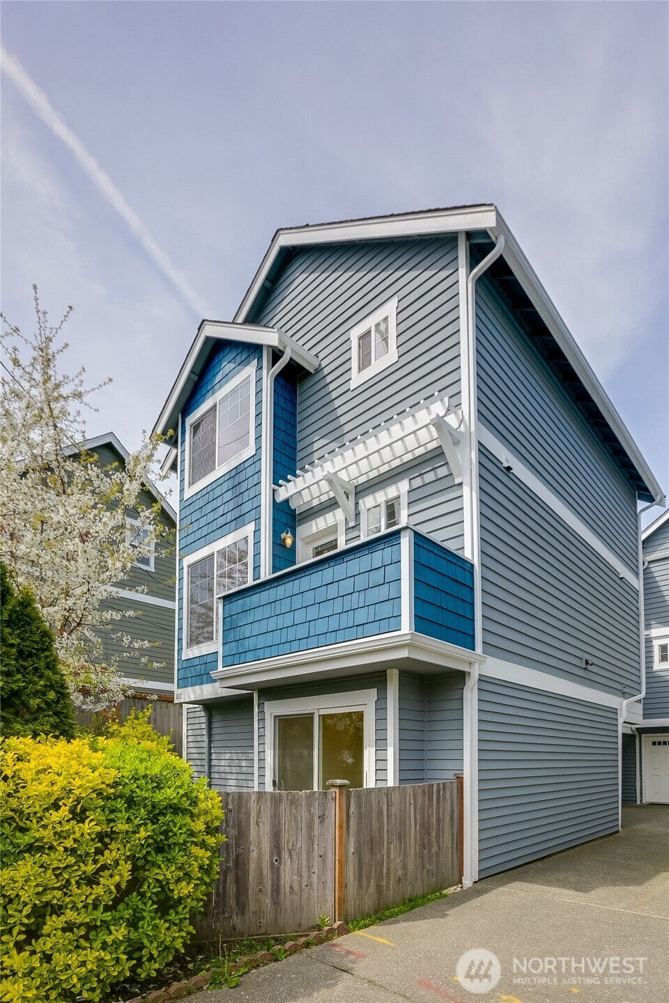 Photo of 912 NW 85th Street, Seattle, WA 98117 (MLS # 2592050)