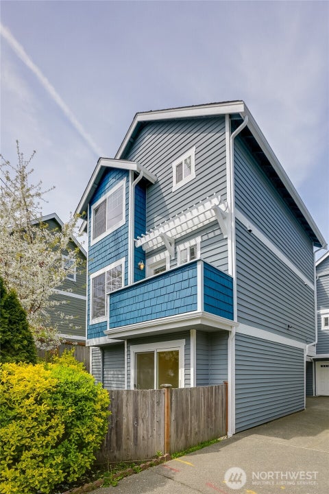 Photo of 912 NW 85th Street, Seattle, WA 98117 (MLS # 2592050)