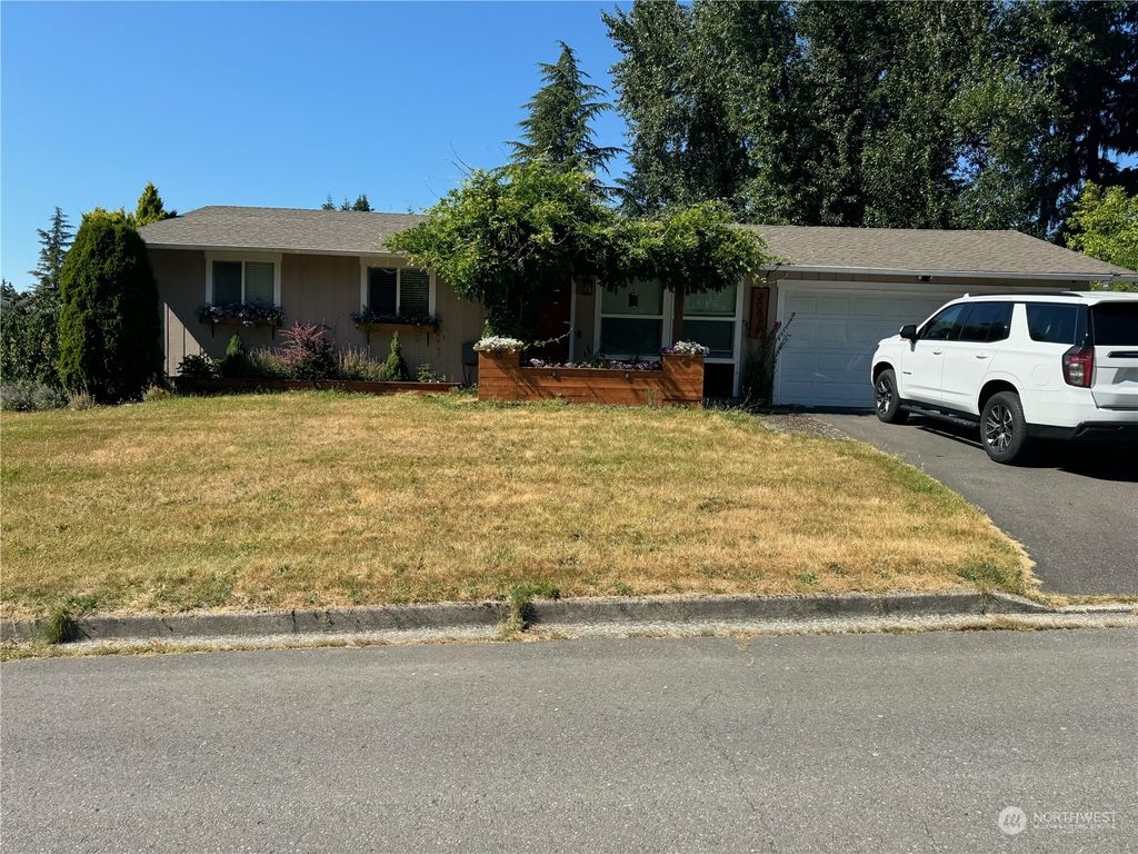 Photo of 20616 NE 75th Place, Redmond, WA 98053 (MLS # 2267120)