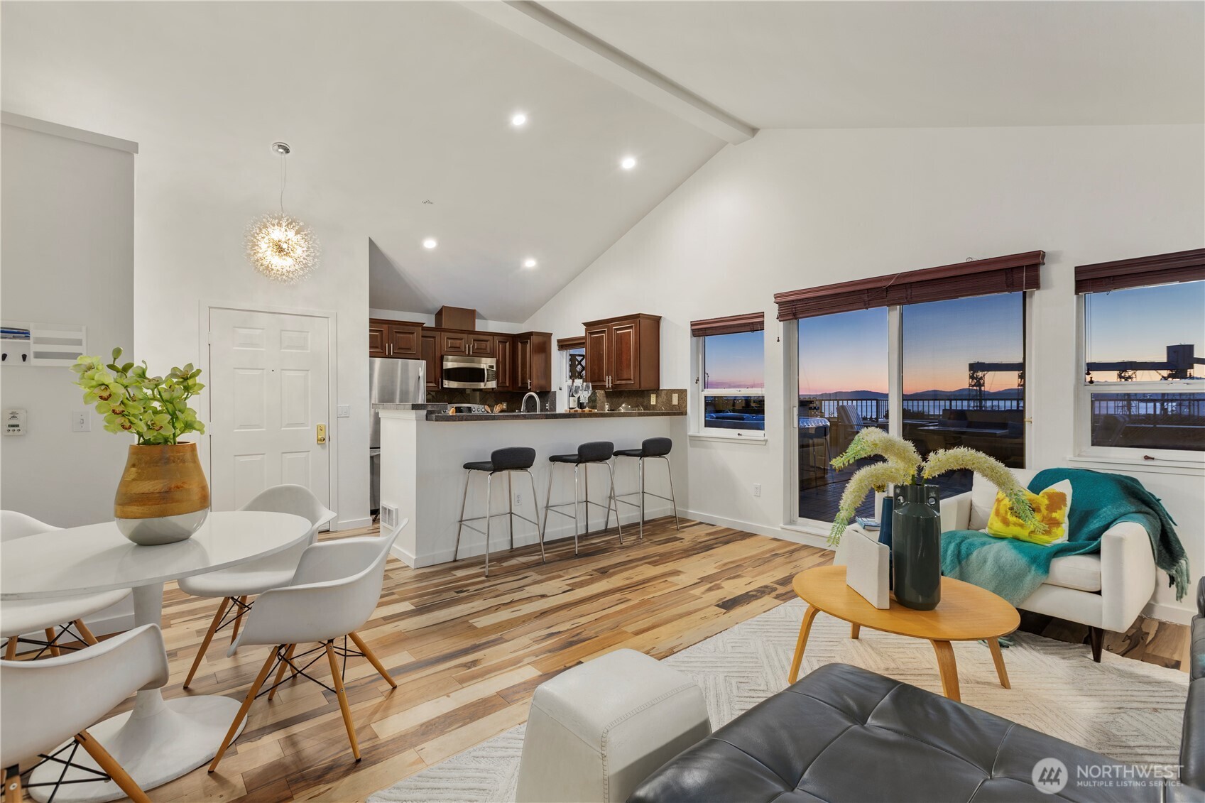 524 6th Avenue W 407