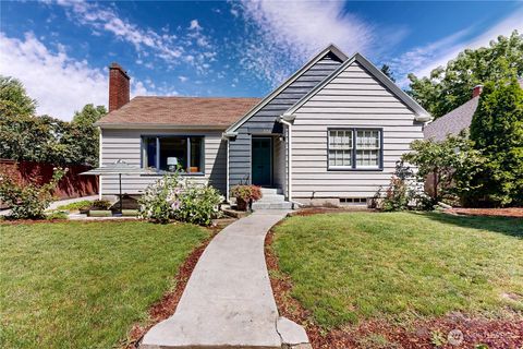 Photo of 973 E Alder St, Walla Walla, WA 99362 (MLS # 2354875)