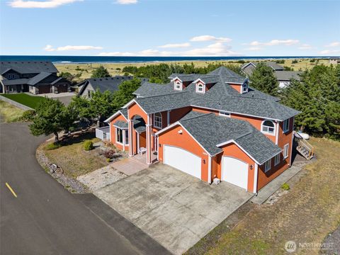 Photo of 238 25th Street NW, Long Beach, WA 98631 (MLS # 2521631)