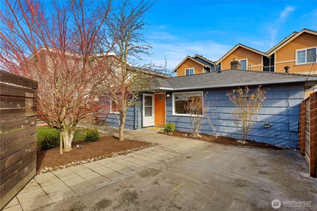 Photo of 14052 Midvale Avenue N, Seattle, WA 98133 (MLS # 2548891)