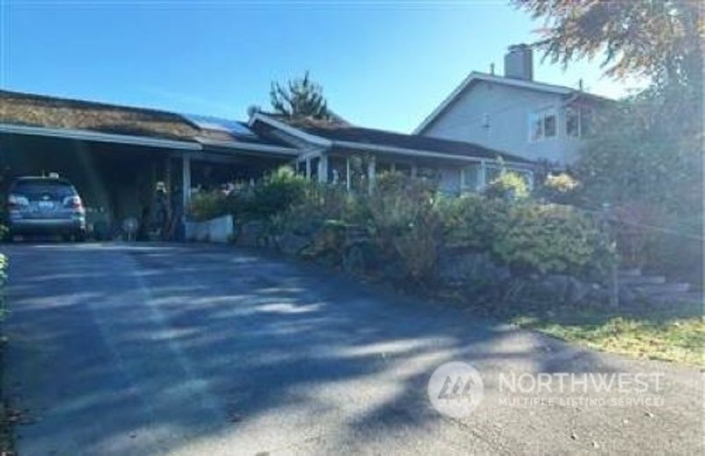 Photo of 2700 96th Avenue NE, Clyde Hill, WA 98004 (MLS # 2311720)