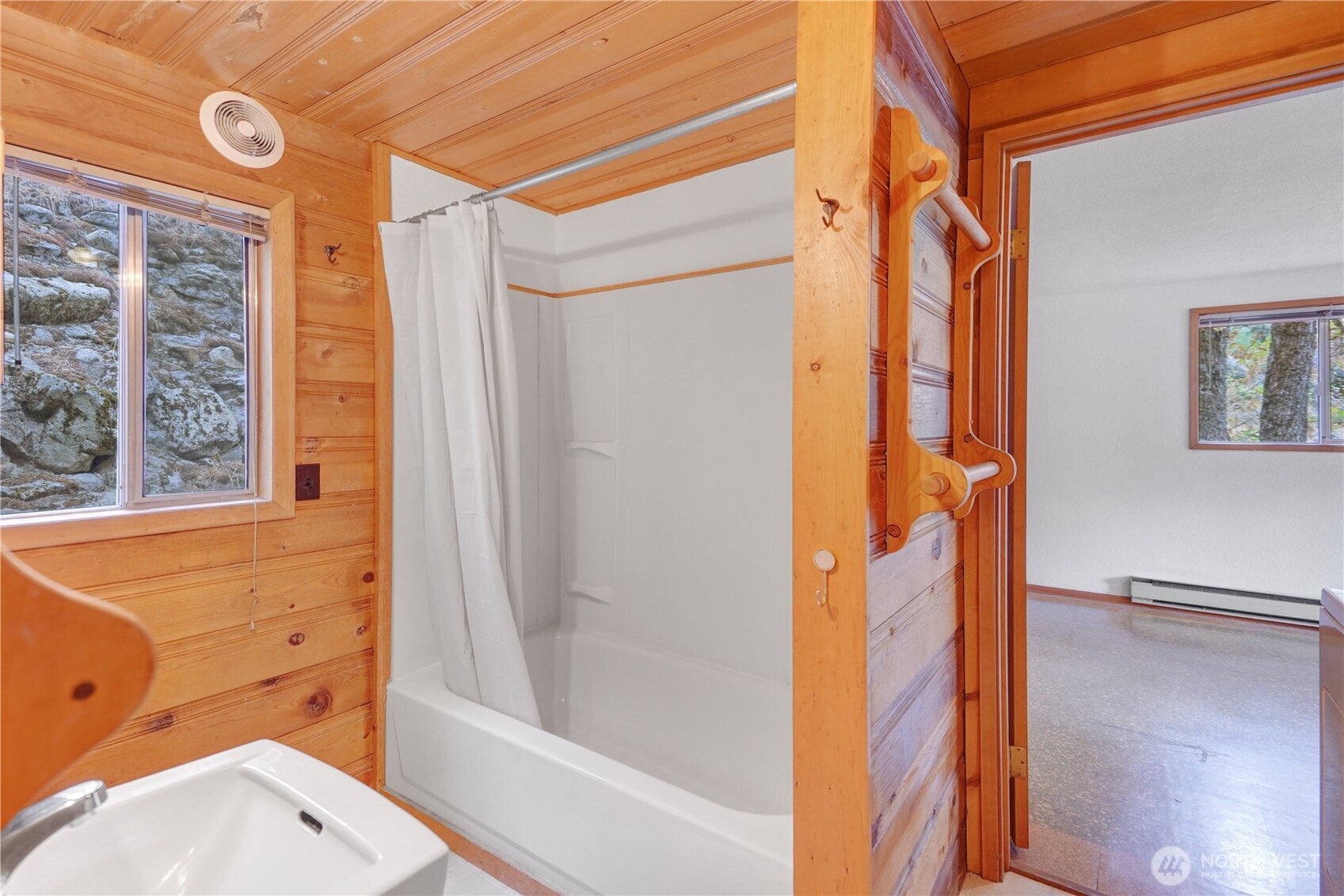 Leavenworth, Washington 98826, United States, 1 Bedroom Bedrooms, ,1 BathroomBathrooms,Residential,Pending,199544