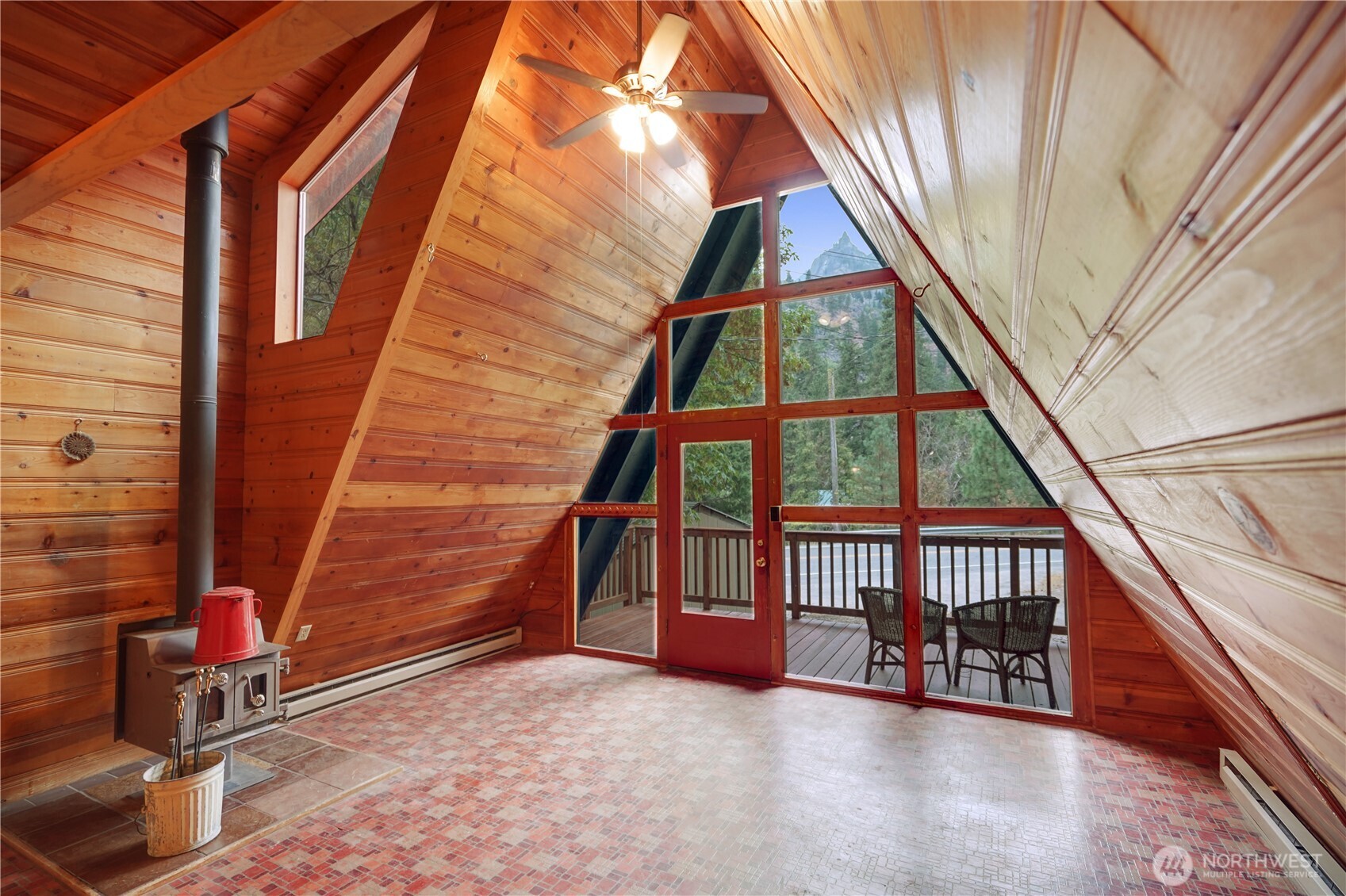 Leavenworth, Washington 98826, United States, 1 Bedroom Bedrooms, ,1 BathroomBathrooms,Residential,Pending,199544