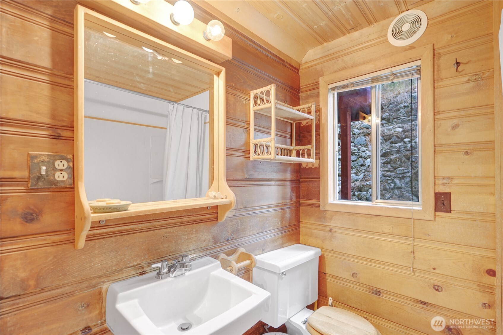 Leavenworth, Washington 98826, United States, 1 Bedroom Bedrooms, ,1 BathroomBathrooms,Residential,Pending,199544