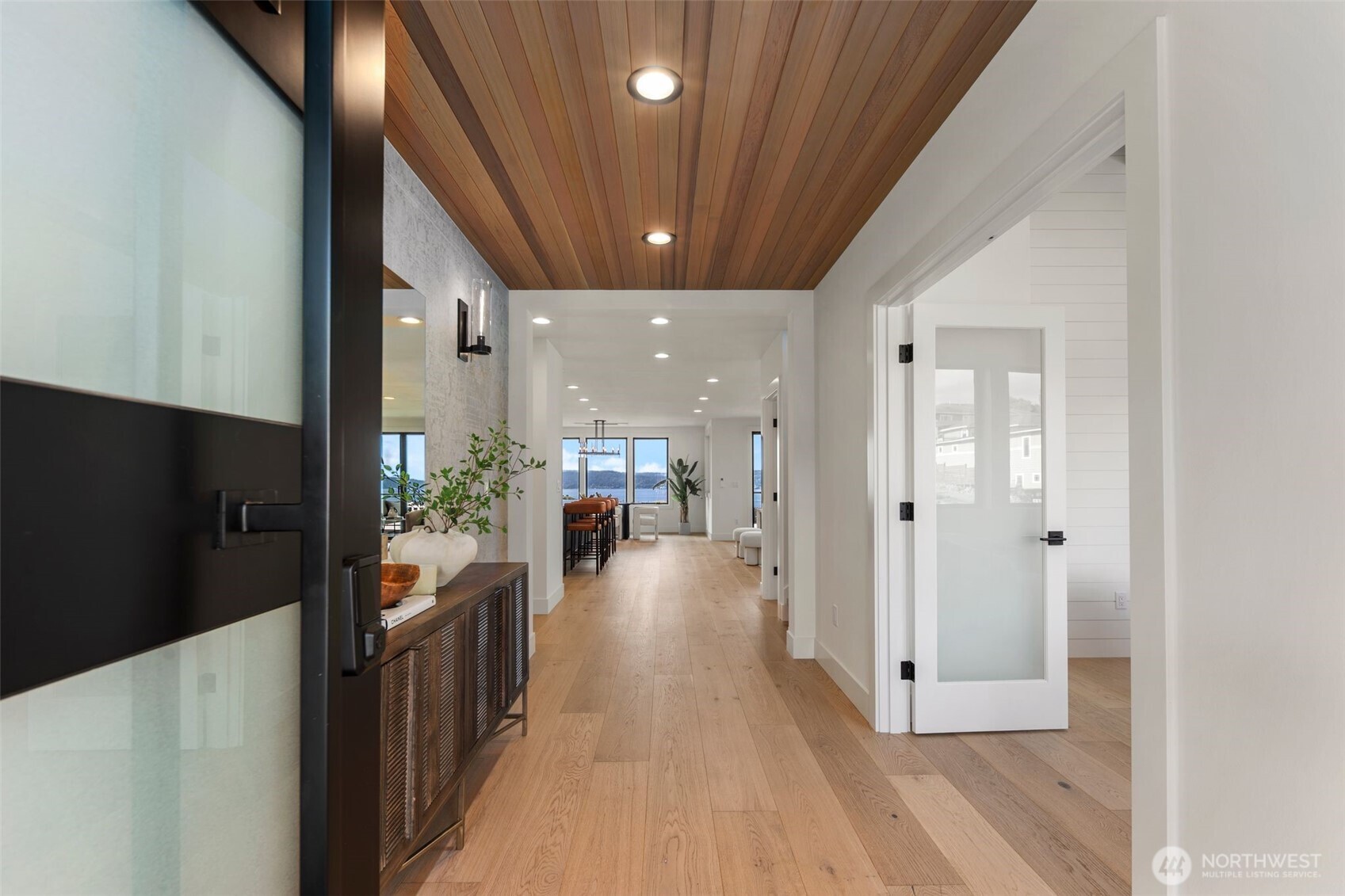 5301 N Commercial Street